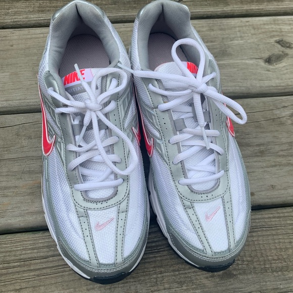 NIKE Women’s White Gray Silver Pink Sneakers Running Shoes - Picture 7 of 12